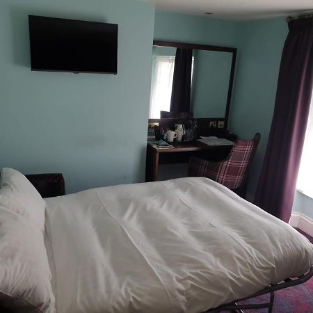 Hotel The Queen'S Head Wetherspoon Tavistock  Esterno foto