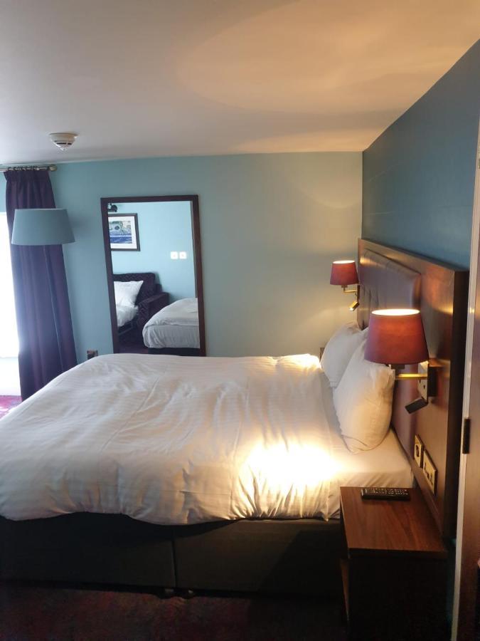 Hotel The Queen'S Head Wetherspoon Tavistock  Esterno foto