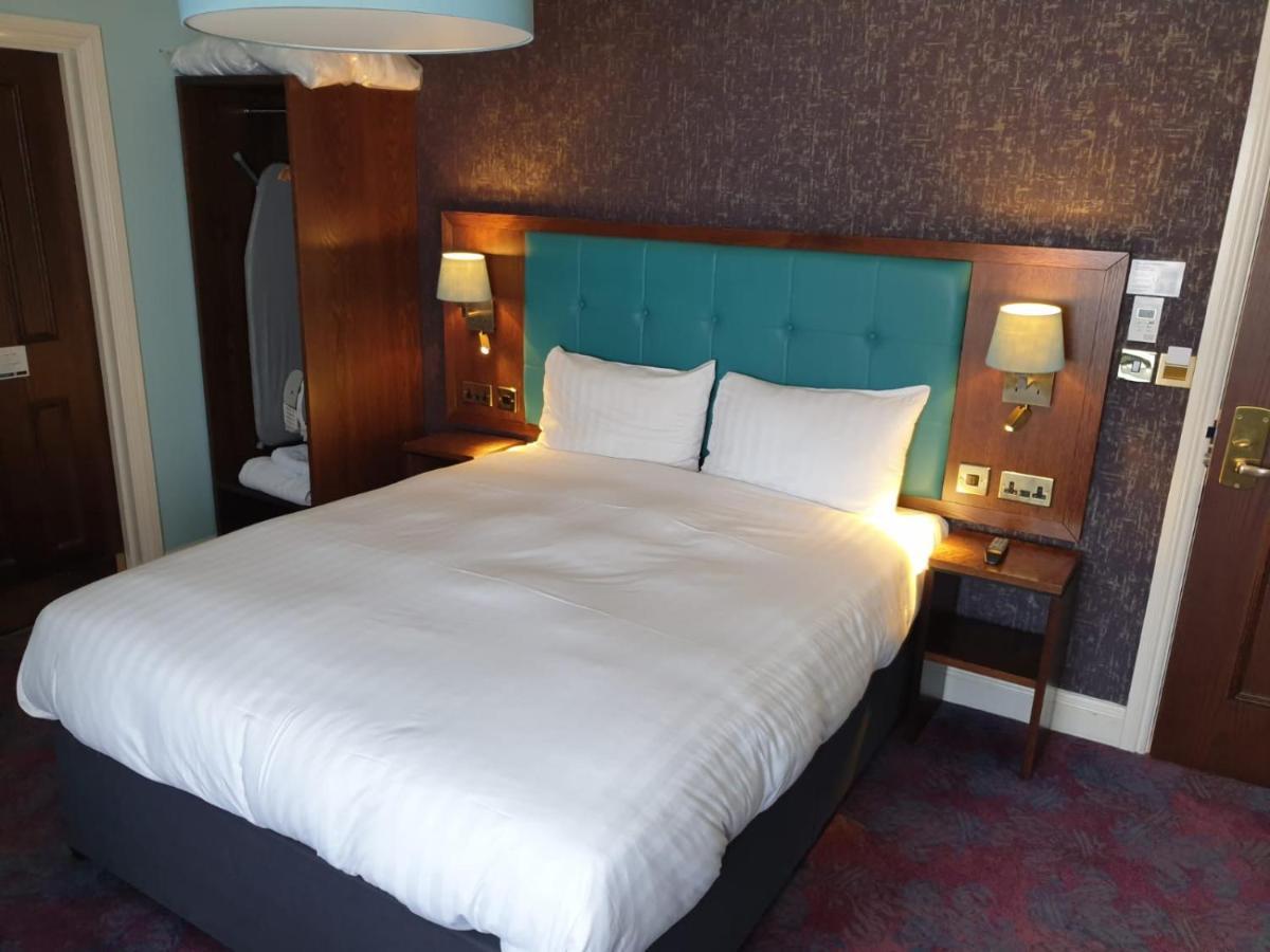 Hotel The Queen'S Head Wetherspoon Tavistock  Esterno foto